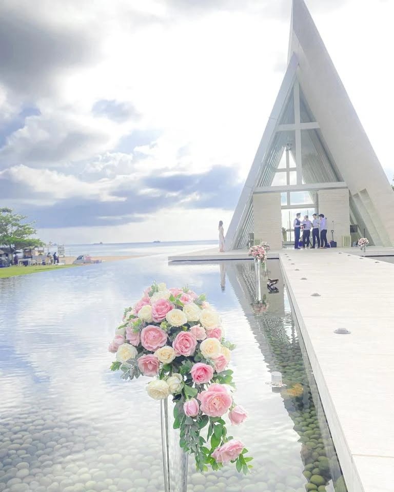 Tim Wedding Organizer Bali Alora Event merencanakan konsep pernikahan impian